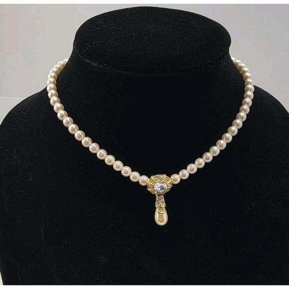Vintage RICHELIEU Single Strand‎ Faux Pearl Necklace w/Teardrop Estate Find - Picture 7 of 11